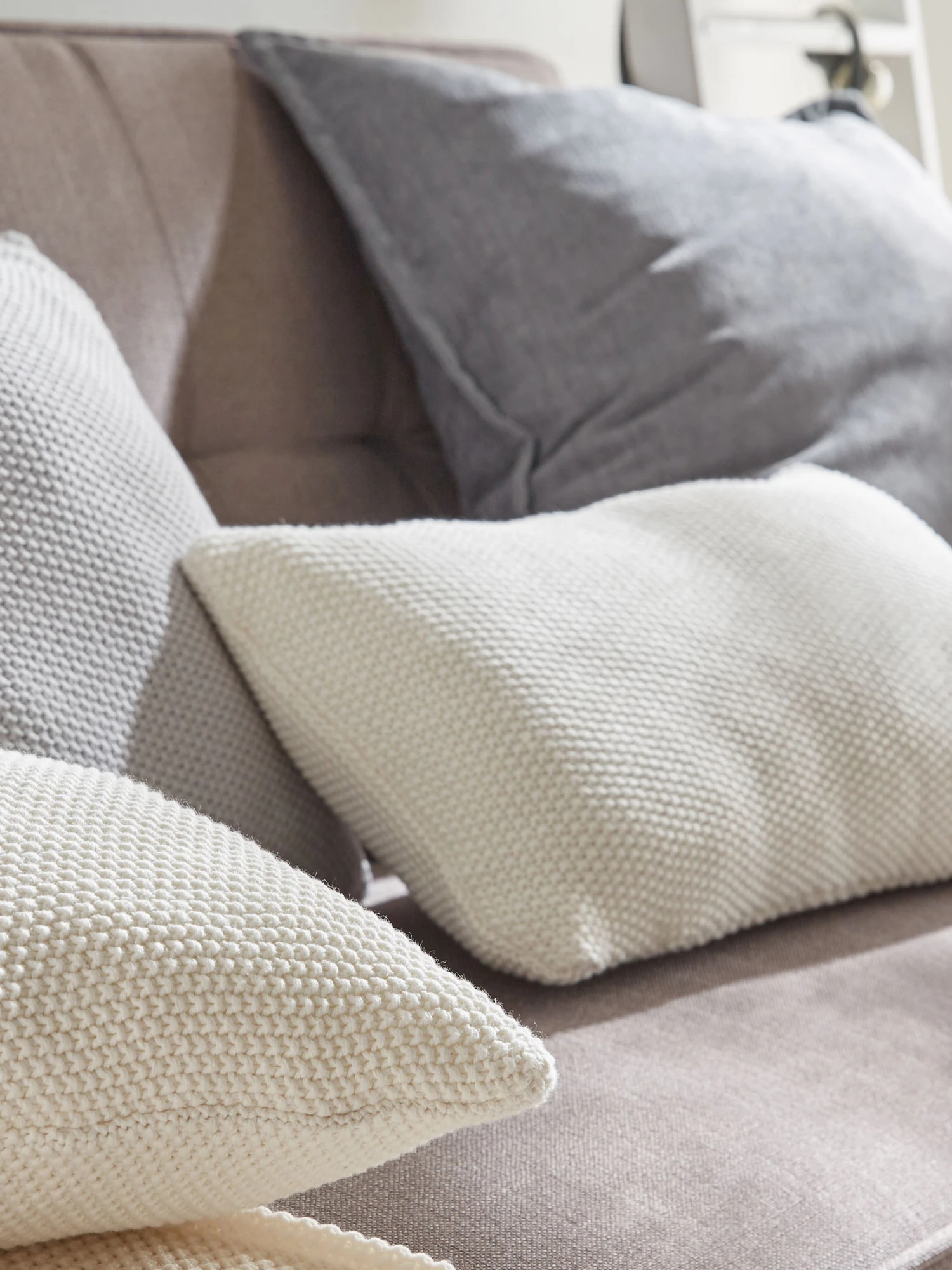 Strickkissen, Offwhite 1 Strickkissen, Offwhite