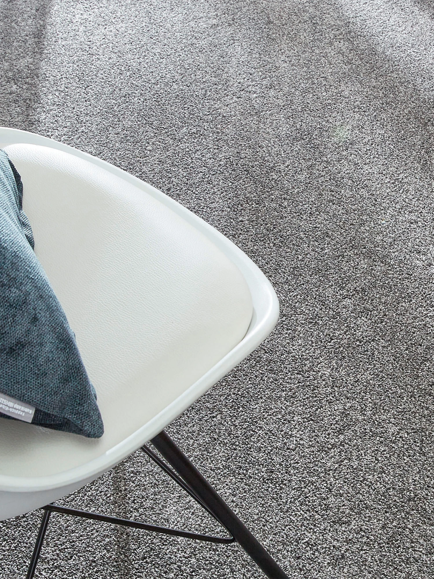 Velours-Teppichboden, Taupe 2 Velours-Teppichboden, Taupe – Bild 2