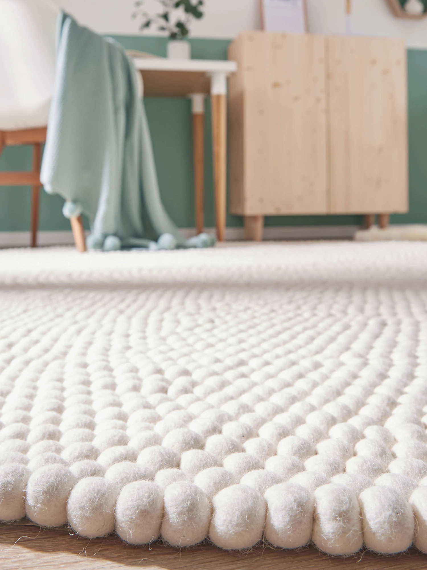 Filzkugel-Teppich, White 2 Filzkugel-Teppich, White – Bild 2