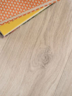 Vinyl-Rollenware, Eiche Weiss 02 7 Vinyl-Rollenware, Eiche Weiss 02 -Häuser Lieferungen Verkauf Woodlike CVBodenbelag Creme EicheWeiss02 mil1